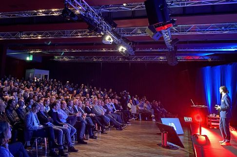 Mit 500 anwesenden Gästen aus aller Welt war die Fachtagung der CODESYS Group bis auf den letzten Platz ausgebucht.